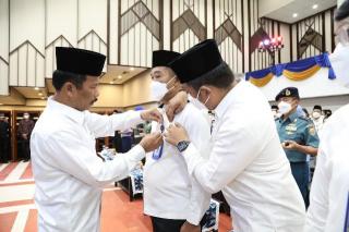 Hari Bhakti ke-51 BP Batam, Sejumlah Pegawai Terima Penghargaan Pengabdian
