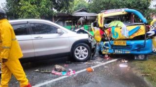 Kecelakaan Honda CRV dan Angkutan Umum di Karimun, 1 Orang Terluka