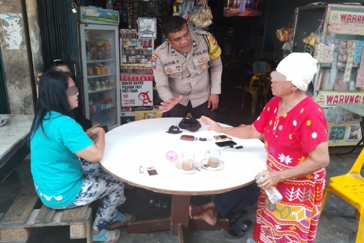 Nenek-nenek di Batam Ngamuk ke Pemilik Kos Gegara Bau Kotoran Kucing, Polisi Turun Tangan