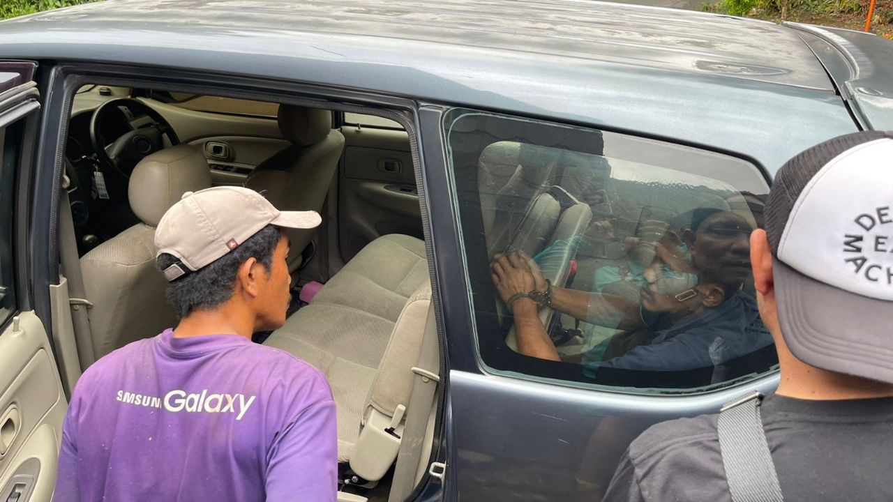 Maling Bobol Showroom Motor di Batam Terekam CCTV, Kompresor Diembat