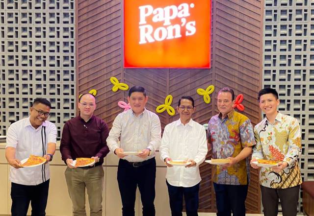 Grand Opening Papa Ron