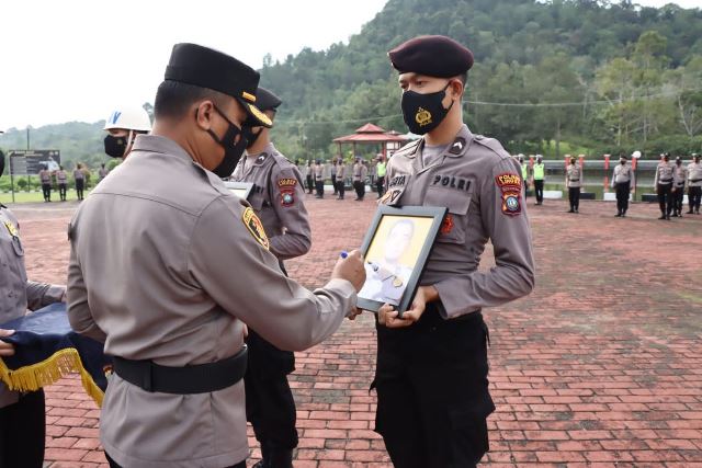 Dua Personel Polres Lingga Dipecat Gegara Narkoba dan Disersi, Ini Namanya