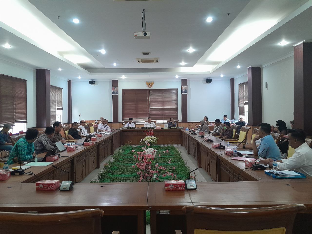 Suami Meninggal Masih Ditagih Kredit BPR, Istri Nasabah Mengadu ke DPRD Batam