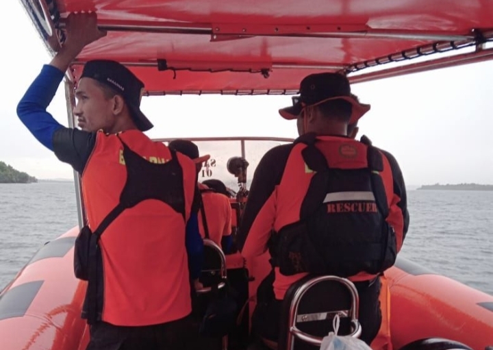 Tim SAR Perluas Radius Pencarian Korban Hilang Tragedi Perahu Terbalik PMI Ilegal di Perairan Batam