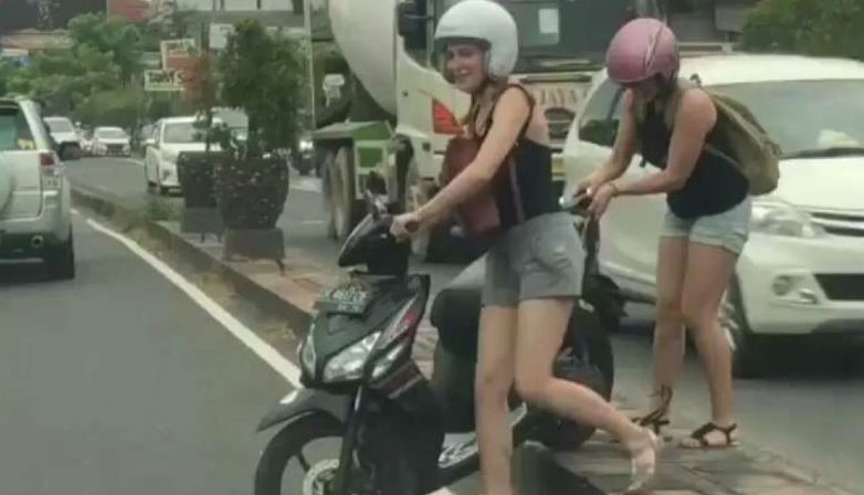 Bule Ditilang ETLE Bisa Dicekal Pulang Kampung