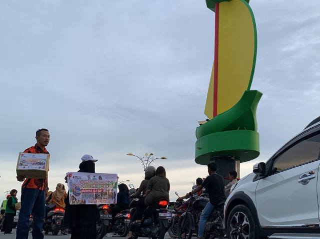 Galang Donasi untuk Cianjur, Bupati Rafiq Ikut Ngamen di Tugu MTQ Coastal Area