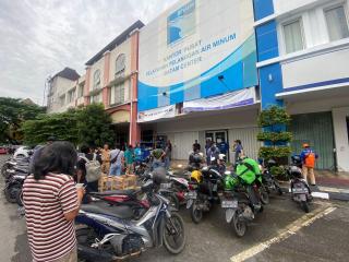 Gegara Air Mampet, Warga di Tanjunguncang Rogoh Kocek Rp 60 Ribu Sehari Beli Air Tanki