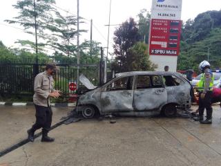 Mobil Ludes Terbakar Saat Isi BBM di SPBU Mukakuning Batam