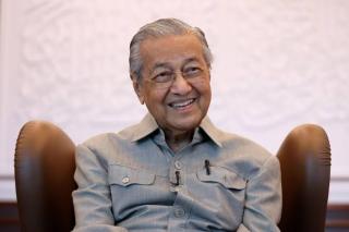 Malaysia Gelar Pemilu Hari Ini, Mahathir Mohamad Jadi Calon Tertua Berusia 97 Tahun
