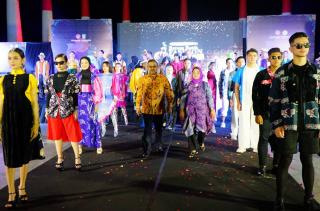 Karimun Terjangkit Kemeriahan Batam Batik Fashion WeekÂ 