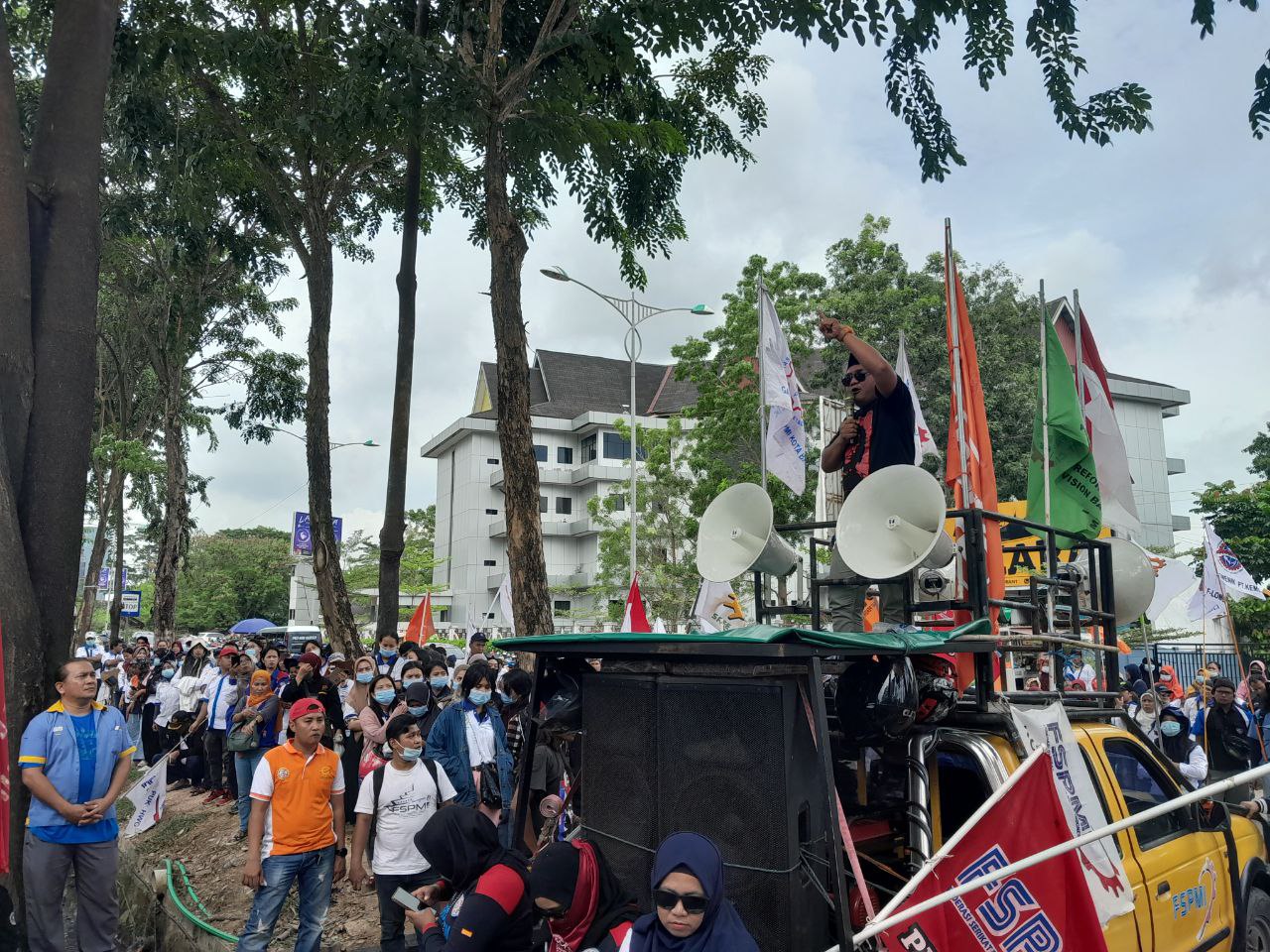 Buruh Batam Kawal Pembahasan UMK 2023 di Graha Kepri