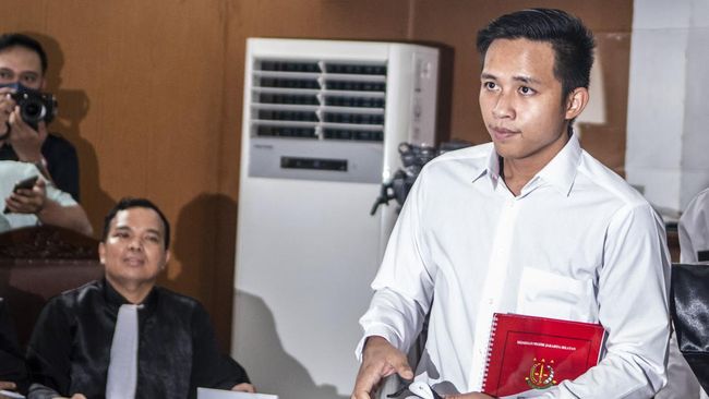 Ciri Wanita Nangis di Rumah Sambo Versi Pihak Eliezer: Rambut Pendek