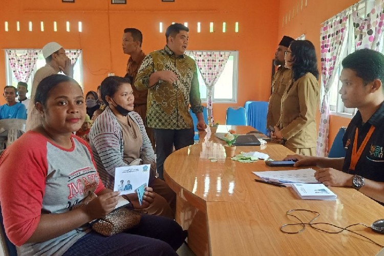 Senangnya Alusiah Warga Bintan saat Terima BLT BBM: Alhamdulillah Bisa Buat Beli Beras