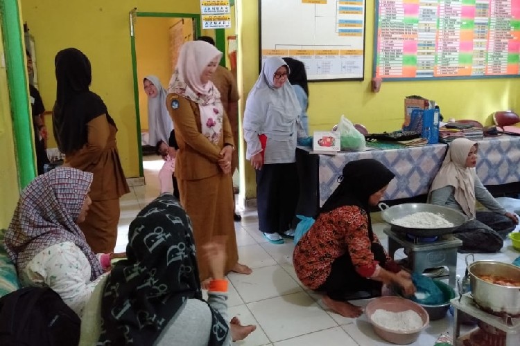 Semarak Hari Ibu di Lingga, PKK Kelurahan Pancur Gelar Lomba Memasak Makanan Tradisional Melayu