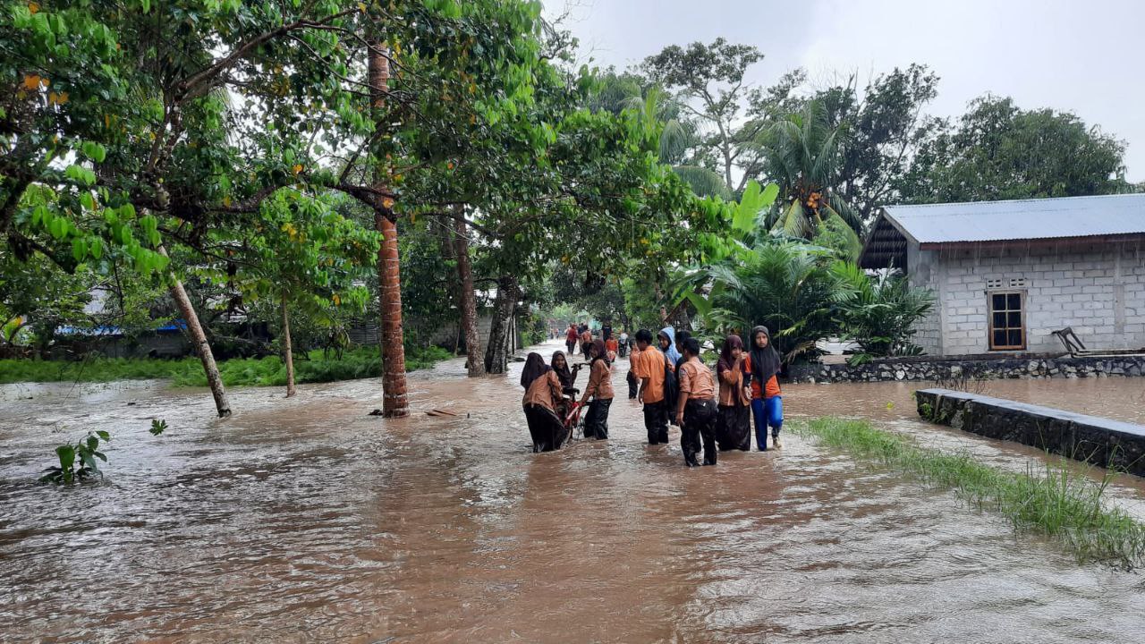 Bencana Banjir Natuna, Ansar Perintahkan BPBD Kepri Gercep Distribusikan BantuanÂ 