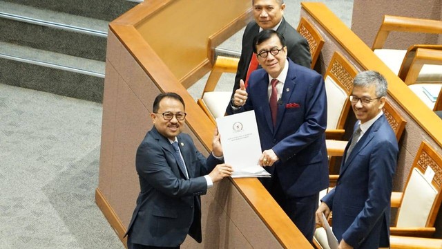 DPR Sahkan UU Perjanjian Ekstradisi Buronan antara RI-Singapura