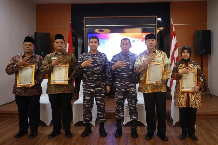 Purna Tugas, 4 Personel Danlantamal IV Batam Terima Penghargaan