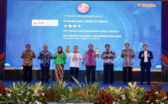 BRK Syariah Raih Dua Penghargaan TOP Digital Award 2022 dari It Works