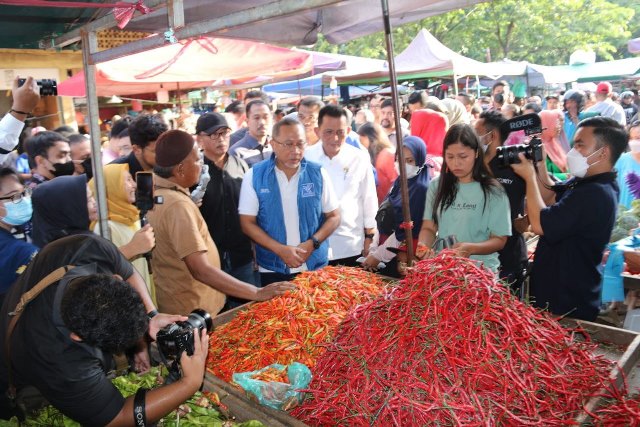 Cek Pasar Jelang Nataru di Batam, Menteri Zulkifli Hasan: Harga Tempe Tak Naik