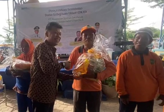 Ratusan Petugas Kebersihan di Batam Terima Bantuan Sembako dari Pegadaian
