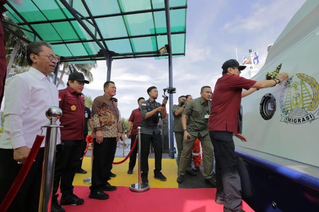 Pemprov Kepri Hibahkan 1 Unit Kapal untuk Kementerian Hukum dan HAM