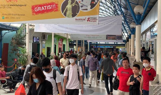 Puncak Arus Mudik Nataru di Karimun, Ribuan Penumpang Padati di Pelabuhan