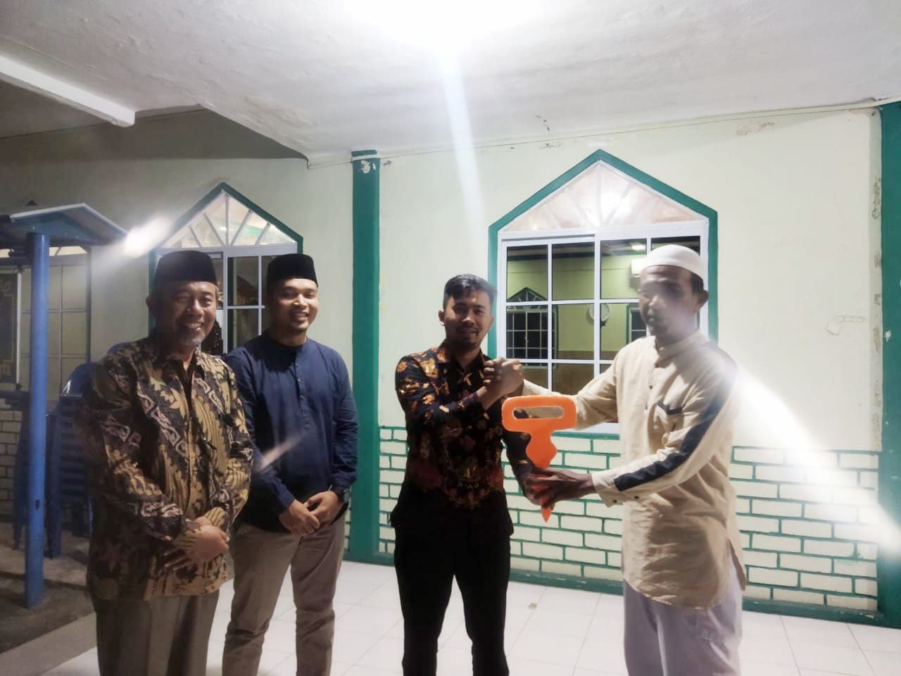 Anggota DPRD Kepri Syahid Ridho Serahkan Bantuan Mobil Jenazah di Belakang Padang