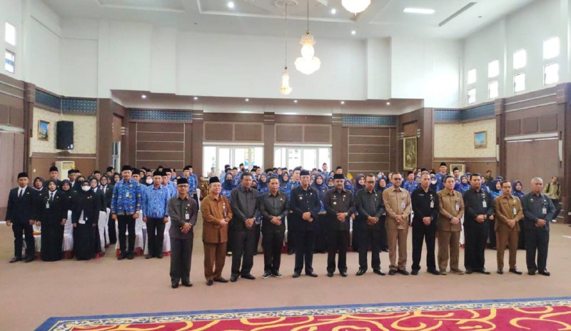 Lantik PNS dan Kepala Sekolah, Bupati Karimun Isyaratkan Rotas Pegawai