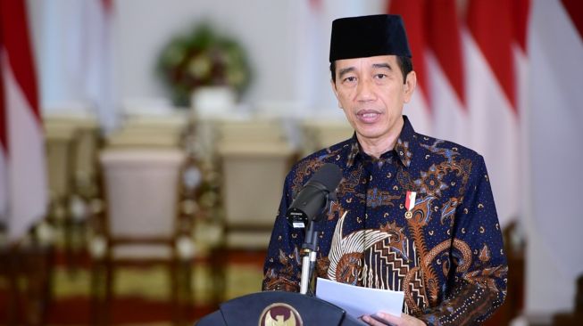 Jokowi Blak-blakan Alasan Larang Jual Rokok Secara Eceran