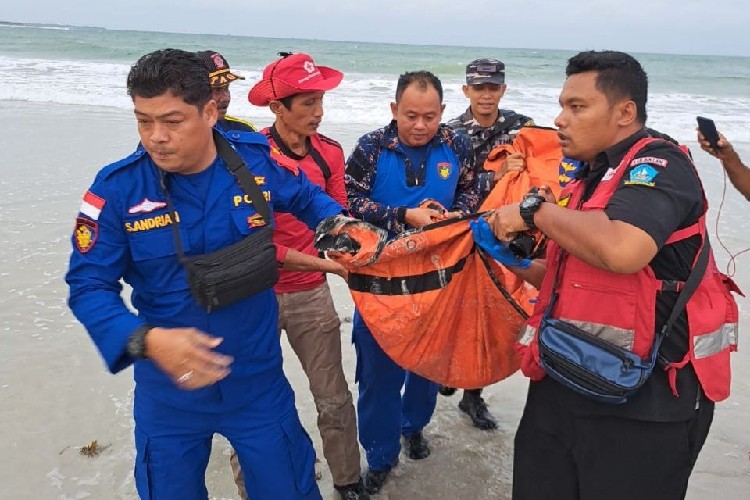 Pelajar Hilang Terseret Arus Pantai Trikora 4 Ditemukan Meninggal Dunia