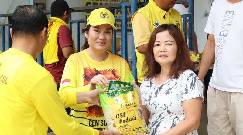 Semarak Hari Ibu dan Natal, Cen Sui Lan Tebar Sembako untuk Warga GMI Sion Batam