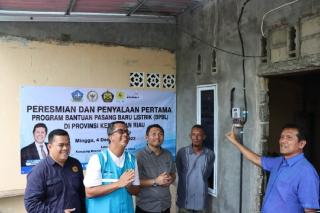 Puluhan Keluarga Kurang Mampu di Bintan Dapat Bantuan Pasang Baru Listrik PLN Gratis