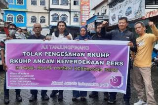 AJI Tanjungpinang Tebar Spanduk `Tolak Pengesahan RKUHP` di Titik Vital Ibu Kota Kepri
