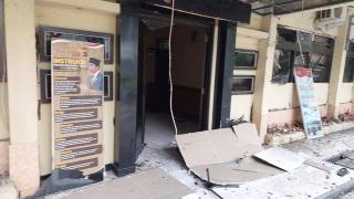 Pelaku Sempat Acungkan Senjata Tajam Sebelum Ledakkan Bom di Polsek Astanaanyar