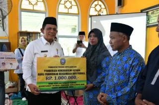 Giliran 105 Orang Mubaligh di Kecamatan Belakang Padang Terima Honorarium Rp 1 Juta