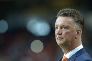Jelang Belanda vs Argentina, Louis van Gaal Serang Balik Angel Di Maria