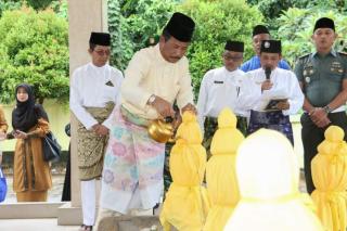 Tak Lupakan Sejarah Batam, Rudi-Amsakar Ziarah Makam Zuriat Nong Isa