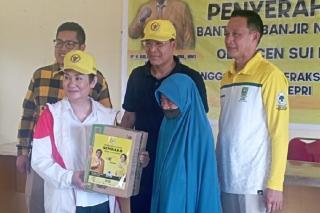 Cen Sui Lan Tebar Bantuan Logistik untuk Korban Banjir di Natuna