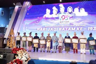 Sejumlah Tokoh Terima Anugerah Batam Madani saat Peringatan HJB ke-193