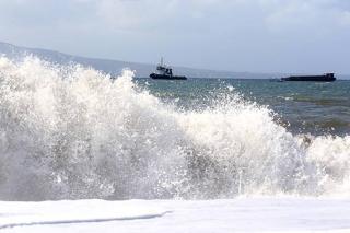 Waspada Gelombang Tinggi Capai 4-6 Meter di Perairan Anambas dan Natuna