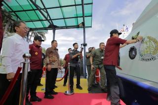 Pemprov Kepri Hibahkan 1 Unit Kapal untuk Kementerian Hukum dan HAM