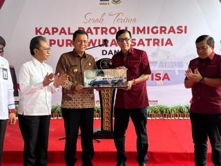 KemenkumHAM Terima Hibah Kapal Patroli Imigrasi dari Pemprov Kepri Â 