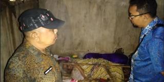 Nestapa Nenek Lumpuh, Sebatang Kara Berjuang Hidup di Gudang Rongsokan