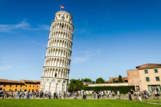 Menara Miring Pisa di Italia Kini Semakin Tegak