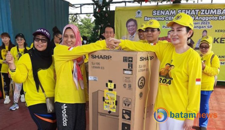 Nurrofiq dan Nani Bawa Pulang Hadiah Utama Senam Zumba Bareng Cen Sui Lan