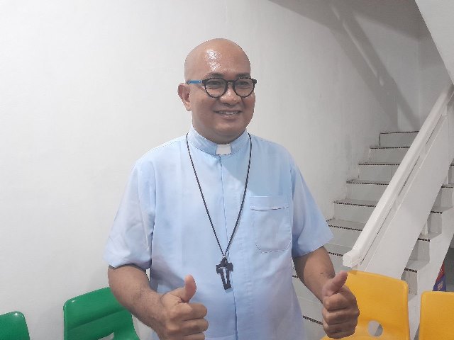 Dituduh sebagai Mafia Human Trafficking, Romo Pascal Laporkan Akun Facebook ke Polisi