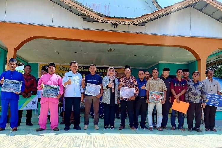 Gubernur Ansar Salurkan Bantuan Perikanan Senilai Rp 2,6 Miliar di Lingga