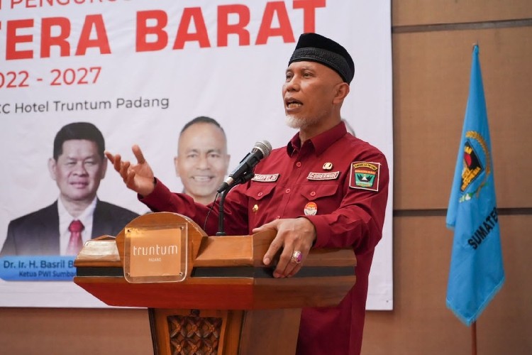 Strategi Gubernur Sumbar Antisipasi Dampak Erupsi Gunung Marapi