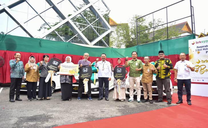 BRK Syariah Serahkan Hadiah 3 Unit Mobil untuk Pemenang Undian Bedelau Wilayah Pekanbaru