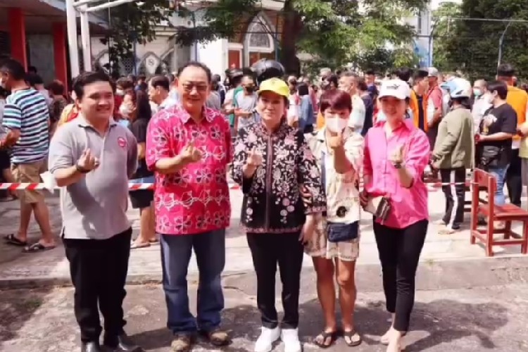 Cen Sui Lan Tebar 2.000 Paket Sembako Imlek di Tanjungpinang